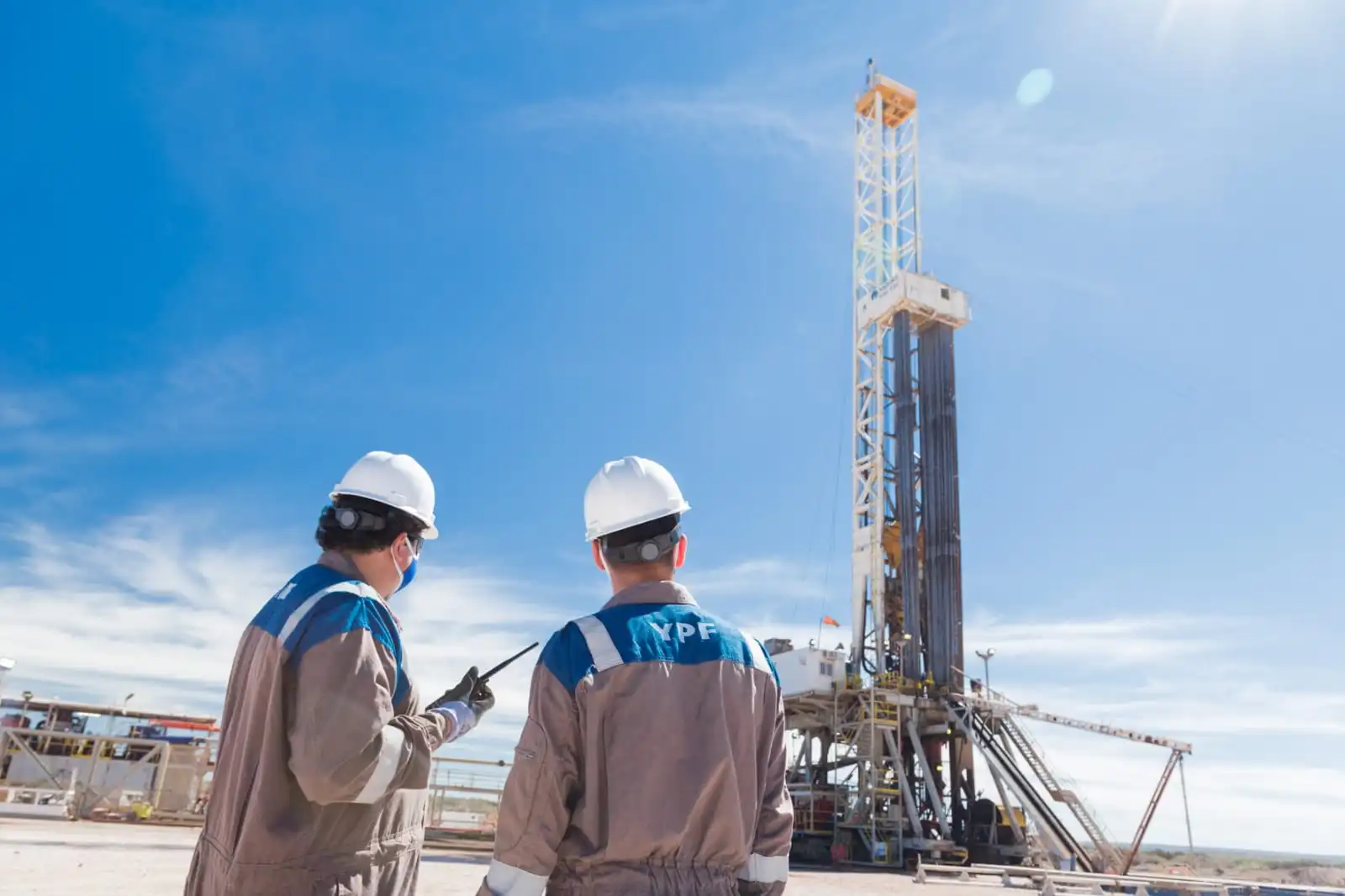 YPF busca US$ 100 millones en el mercado local para financiar Vaca Muerta con los dólares del blanqueo