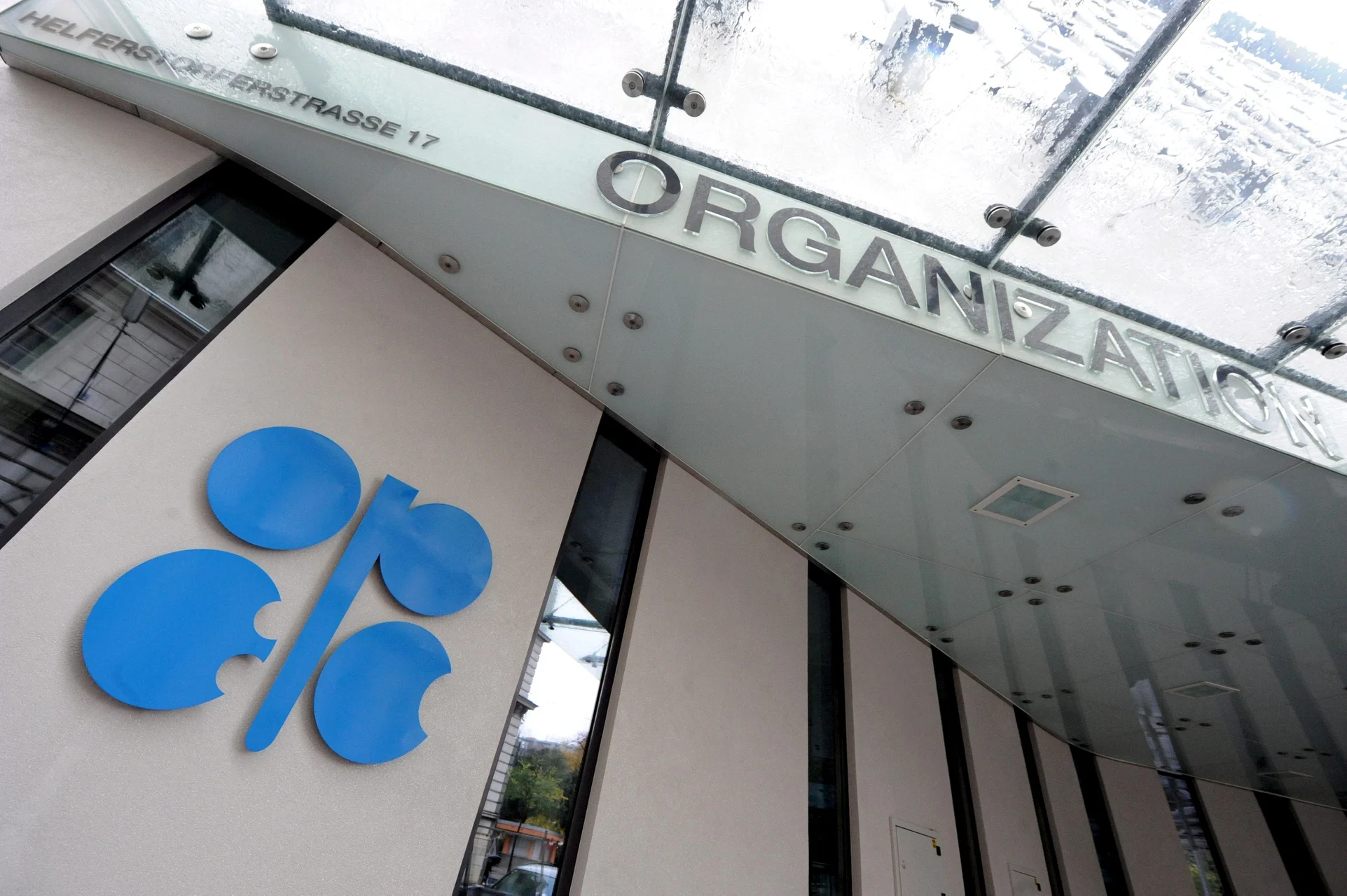 La producción de la OPEP cae casi un 34 % por guerra en Irán y cierre de estrecho de Ormuz